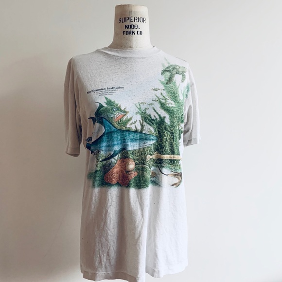 Vintage Tops - Vintage 80s Paper Thin Smithsonian Reef T Shirt